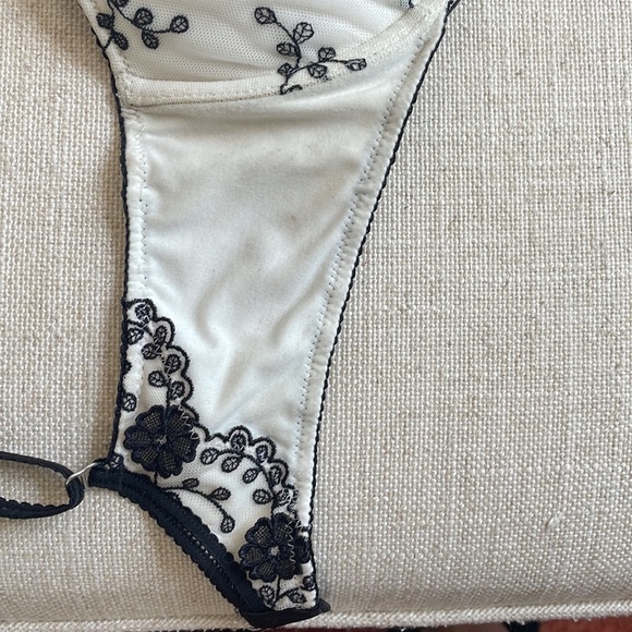 3 Victoria’s Secret push-up bras - Picture 17 of 17